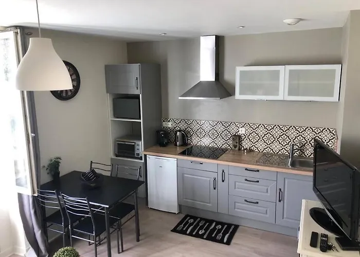 Logement A Brive - Proche De La Gare Et Du Centre Ville - Climatisation - Fibre Internet - Stationnements Gratuits